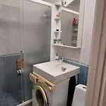 у реки *