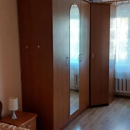 у реки *